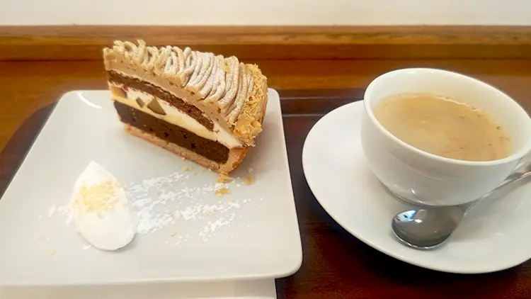 モンブランとコーヒー